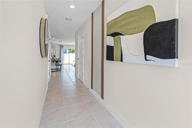 553 ZINFANDEL DR — photo 2