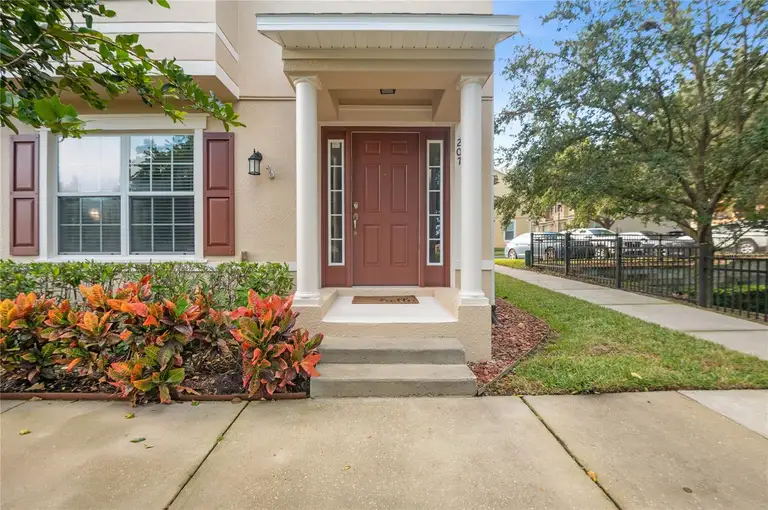 207 MAPLEBROOK DR
