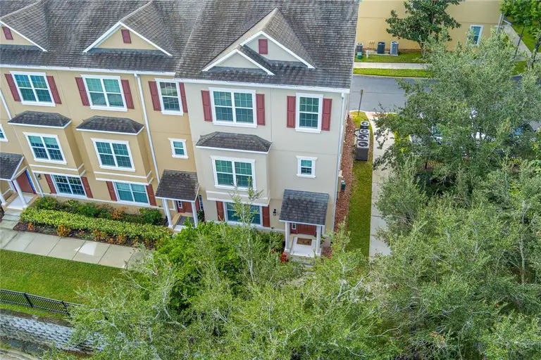 207 MAPLEBROOK DR — photo 2
