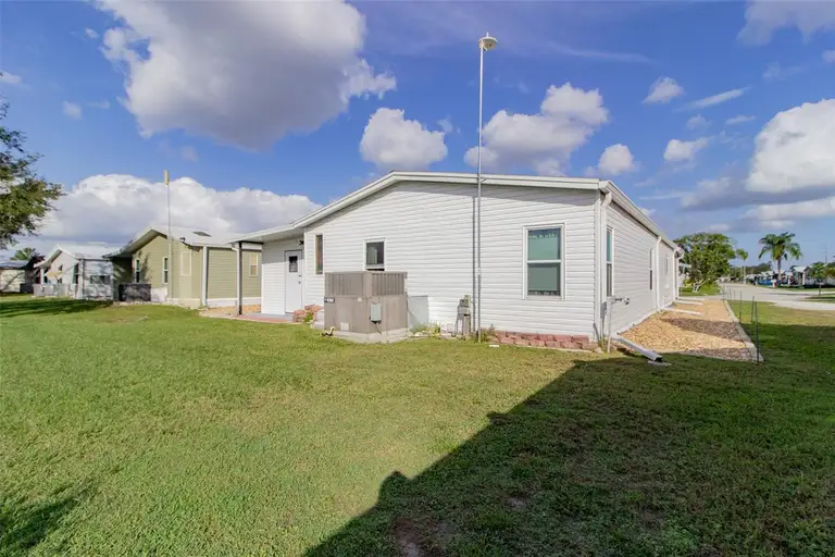 6603 WESTCHESTER DR NE — photo 5