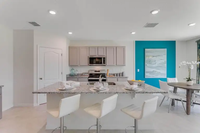 820 DEBARY AVE — photo 4