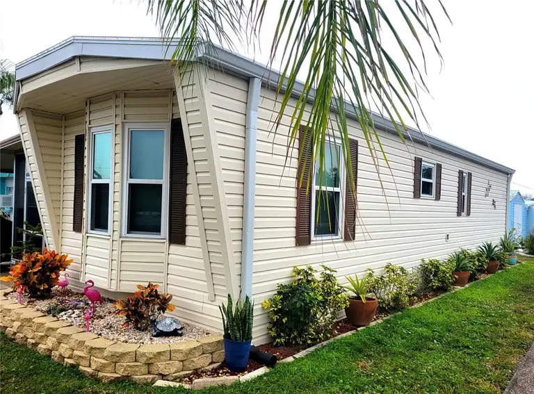 3111 BESSIE LN — photo 2