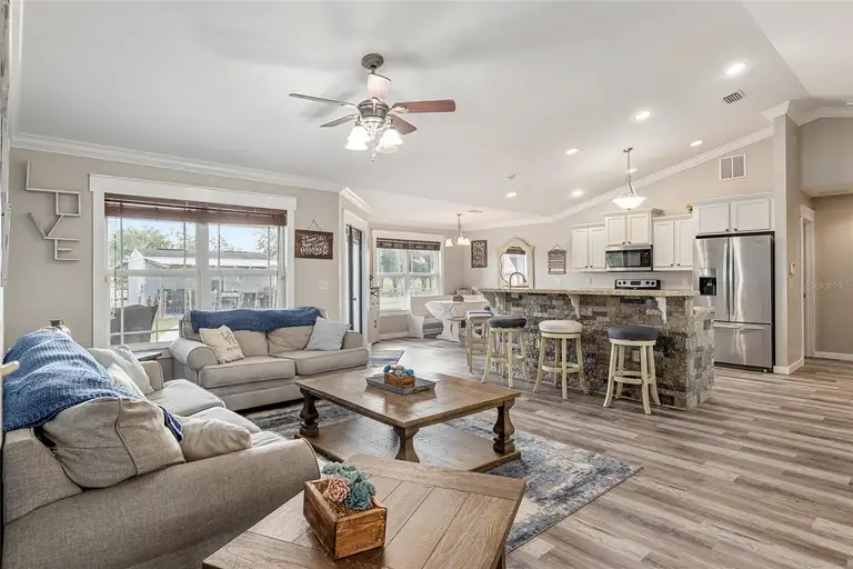 630 SW MARIGOLD PL — photo 4