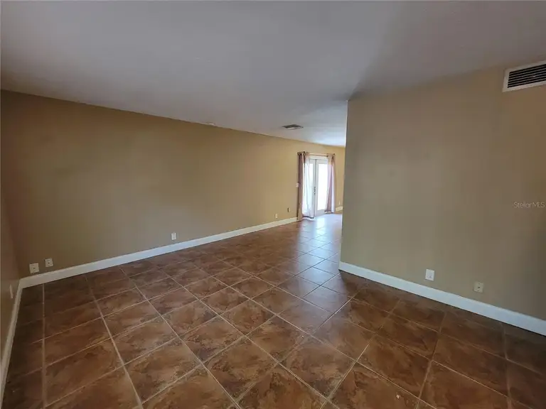 2211 NE 45TH AVE — photo 2