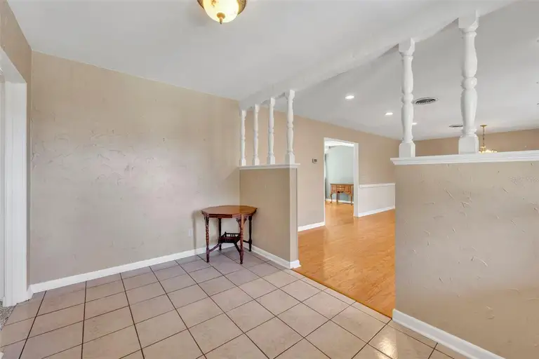 708 BALMORAL RD — photo 4