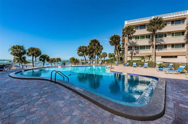 100 BLUFF VIEW DR #207C — photo 5