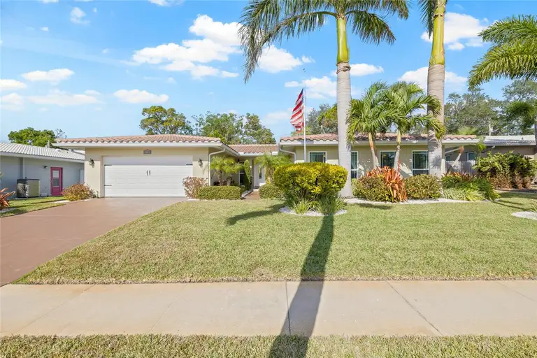 14715 CROWN DR — photo 3