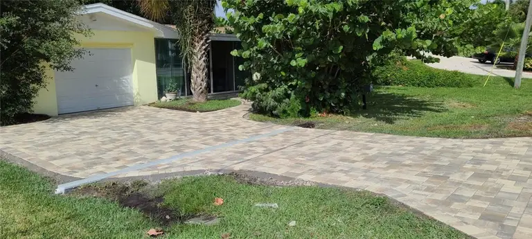 105 CAUSEWAY BLVD — photo 2
