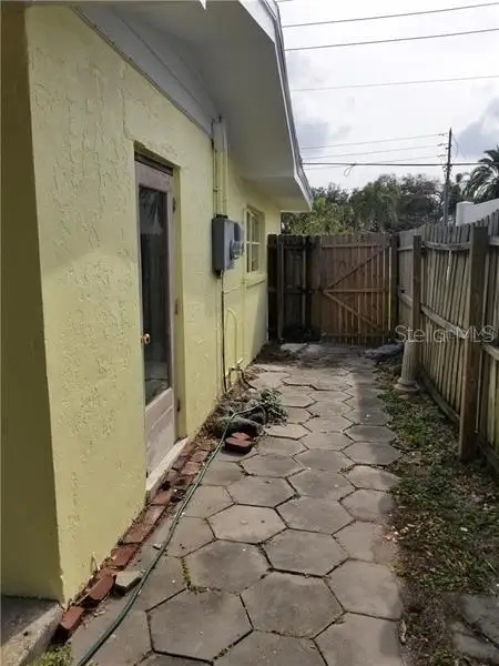 105 CAUSEWAY BLVD — photo 4