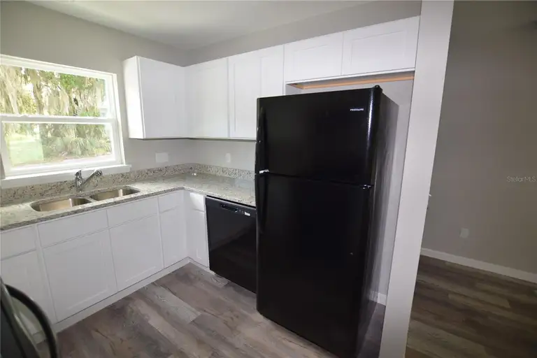 101 W DOANE AVE — photo 3