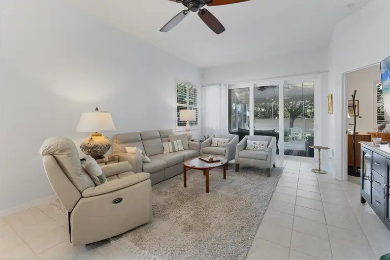 7607 PRESERVES CT — photo 3