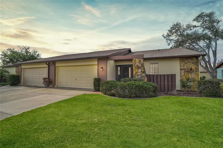 652 LINDEN DR