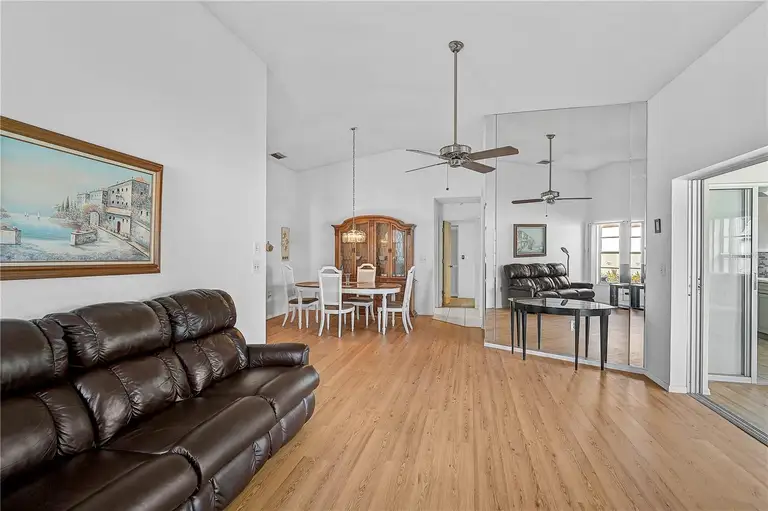 652 LINDEN DR — photo 3