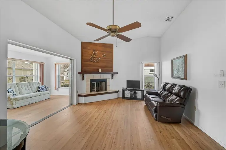 652 LINDEN DR — photo 4