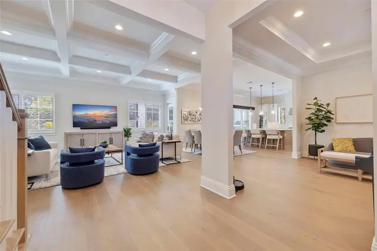 294 BAYVIEW DR NE — photo 3