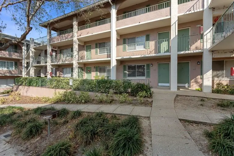 145 OYSTER BAY CIR #200