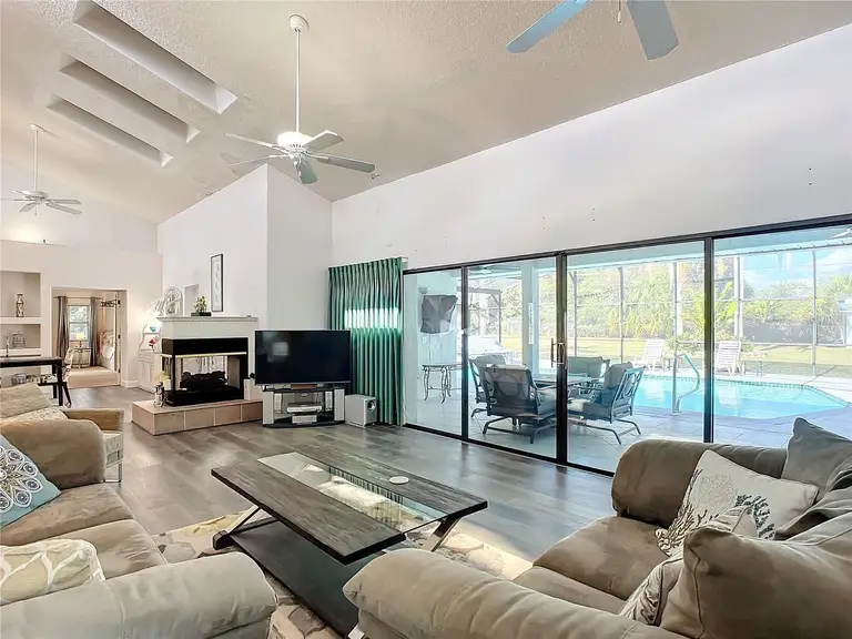 2040 N NEMO DR — photo 5