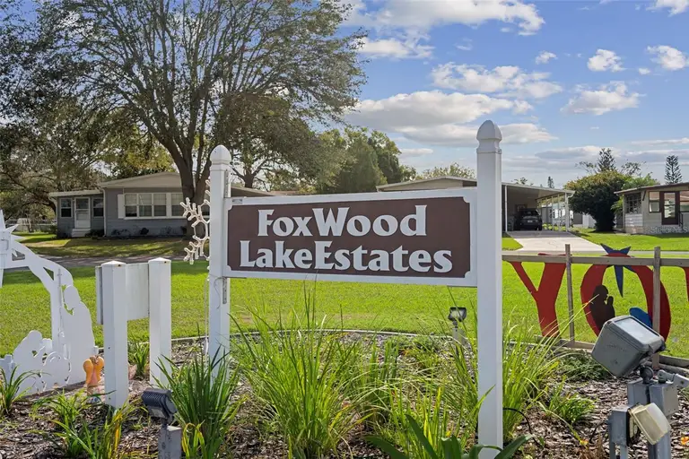 5079 LODGEWOOD DR — photo 2