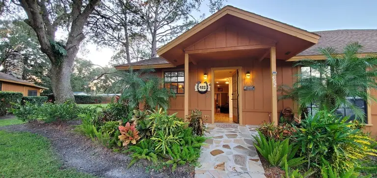 462 BLUE HERON CIR