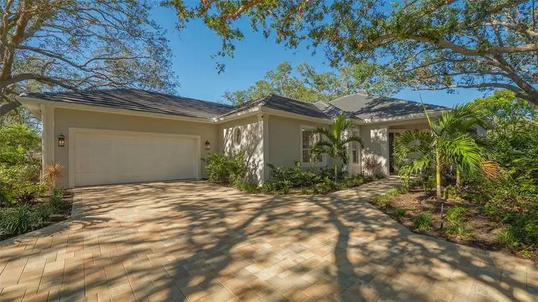 32 BAYHEAD LN