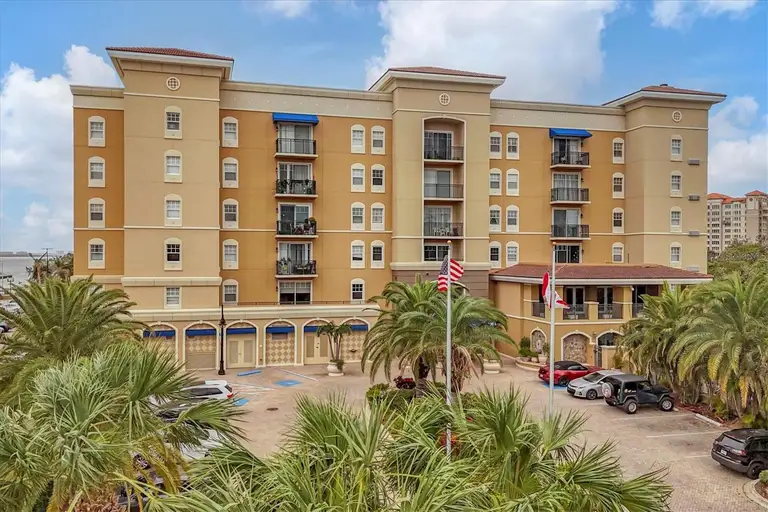 1064 N TAMIAMI TRL #1504