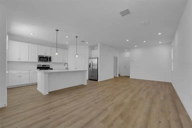 562 ORIENT AVE — photo 5