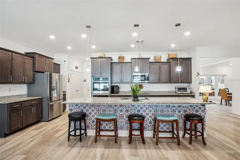 32 BIRCHTREE ST — photo 3