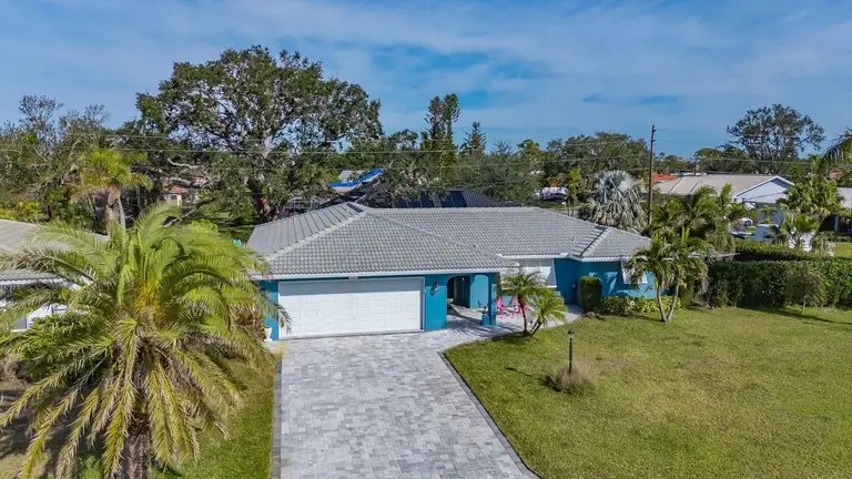 429 N ROSSETTI DR