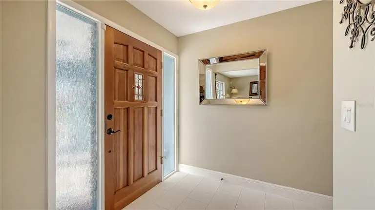 429 N ROSSETTI DR — photo 4