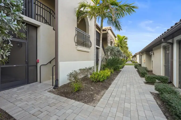 5527 PALMER CIR #205 — photo 3