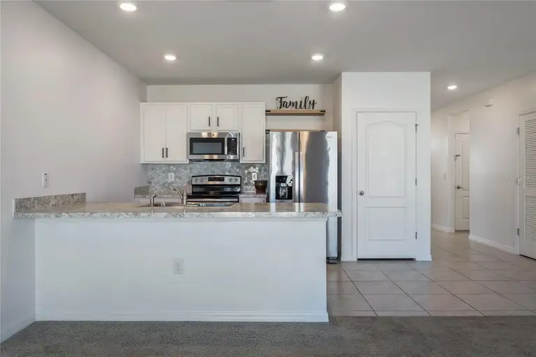 183 EMANUELLE DR — photo 4