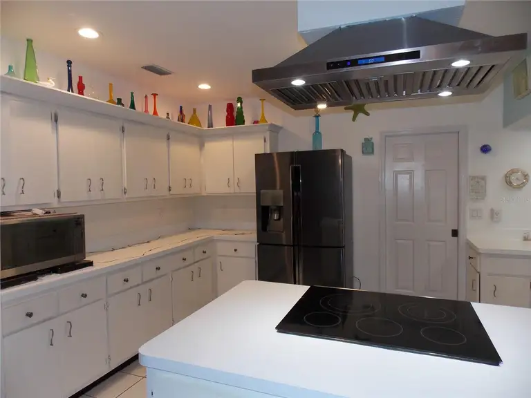 2046 WINDING OAKS DR — photo 2