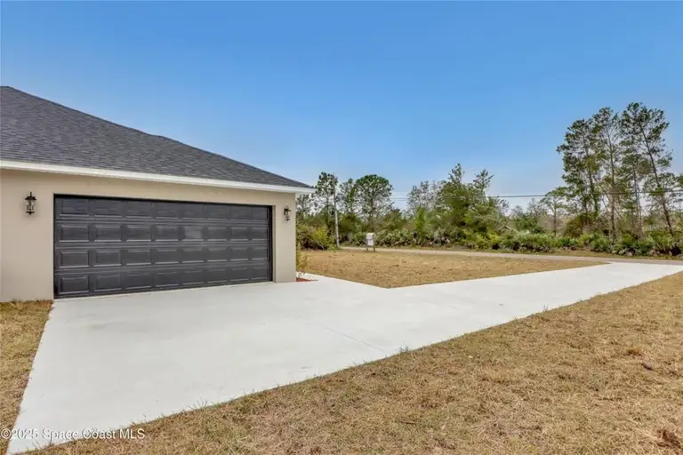 5235 BLOUNTS RIDGE RD — photo 3