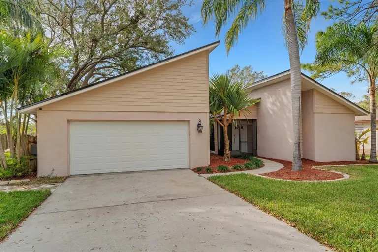 2826 KAVALIER DR — photo 2