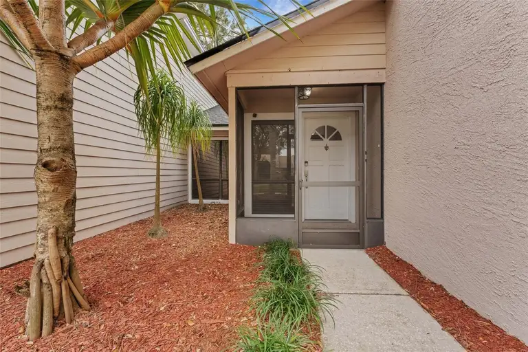 2826 KAVALIER DR — photo 3