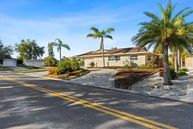 4001 HARBOR HILLS DR — photo 4