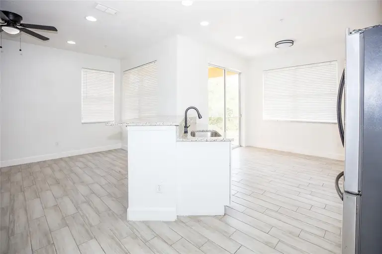 871 ASSEMBLY CT — photo 5