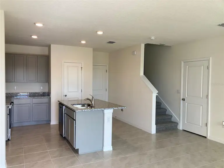 364 PRESTON COVE DR — photo 2