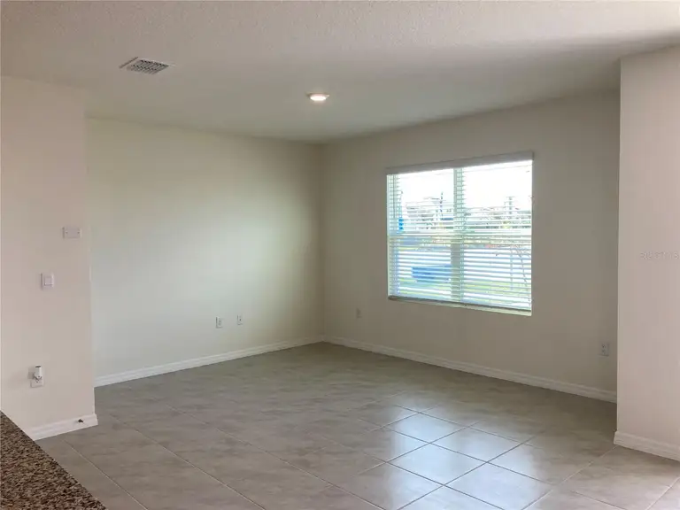 364 PRESTON COVE DR — photo 3