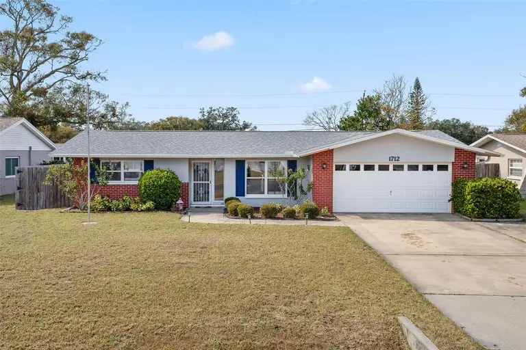 1712 THOMAS DR