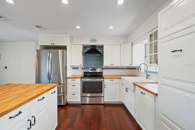 1712 THOMAS DR — photo 3