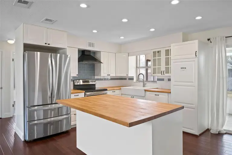 1712 THOMAS DR — photo 4