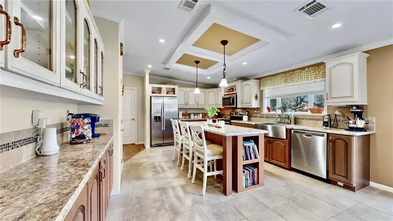3735 AUTUMN PALM DR — photo 3
