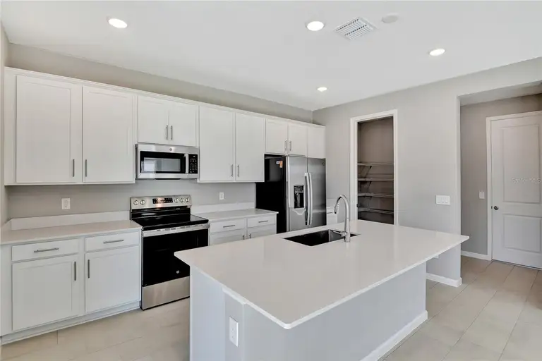 560 SUMMIT RIVER DR — photo 2
