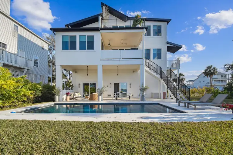 1640 SEA BREEZE DR — photo 4