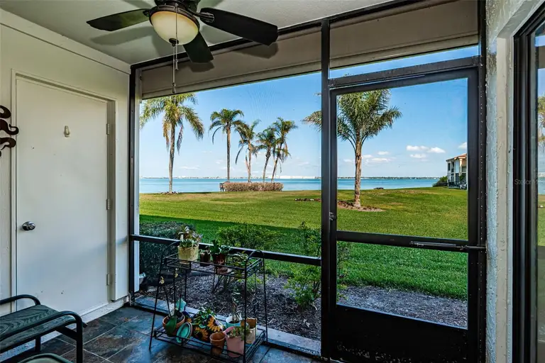 6211 SUN BLVD #115