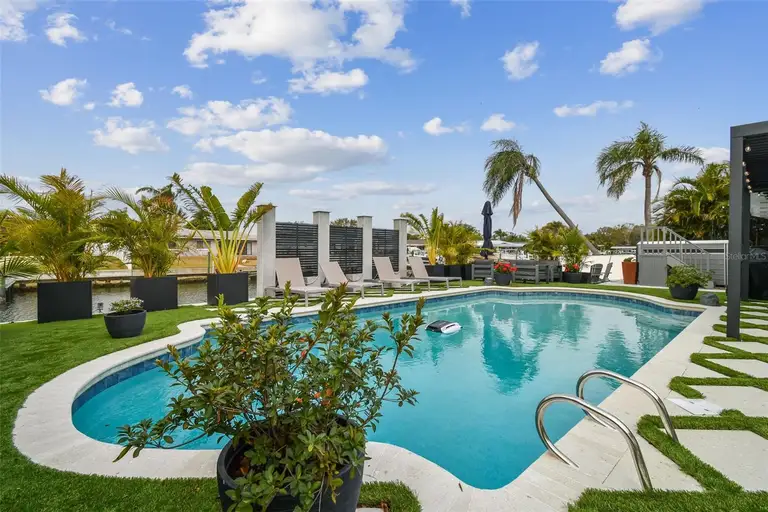 3934 DORAL DR