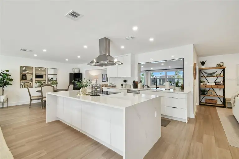 3934 DORAL DR — photo 5