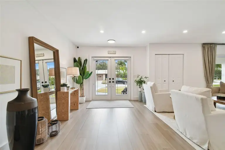 3934 DORAL DR — photo 4