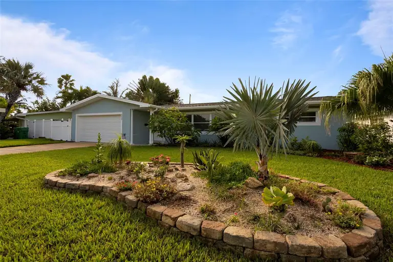 215 S ROBERT WAY — photo 2